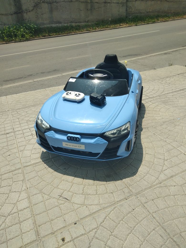 Детска акумулаторна кола Audi RS-Tron GT