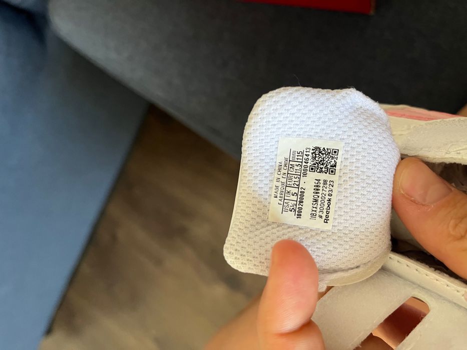 Нови с етикет детски обувки на reebok, 21,5 номер