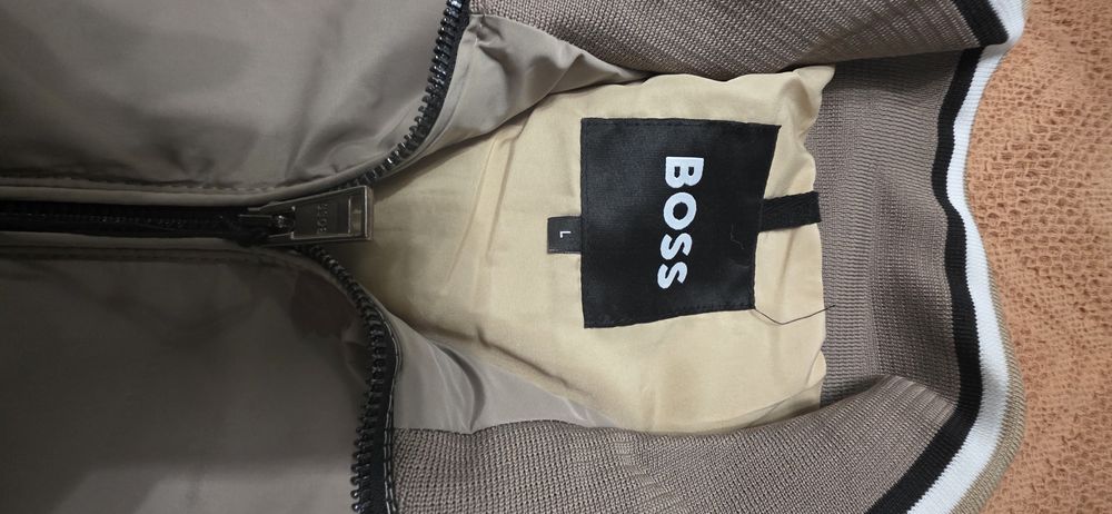 Geaca superbă  boss bej