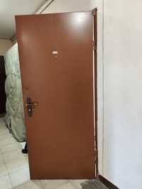 Метална външна врата с метална рамка и секретна брава