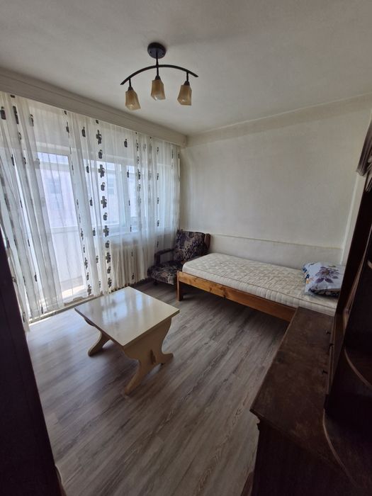 Închiriez apartament 3 camere