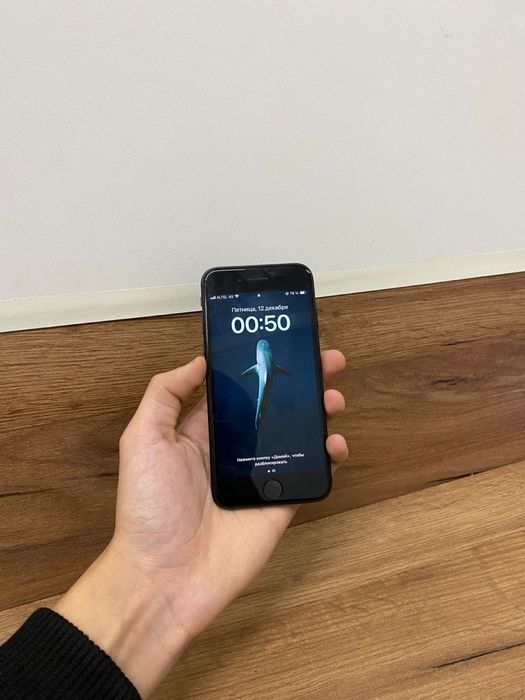 Продам iPhone se