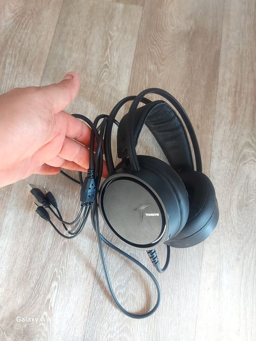 продам наушник состояние нового