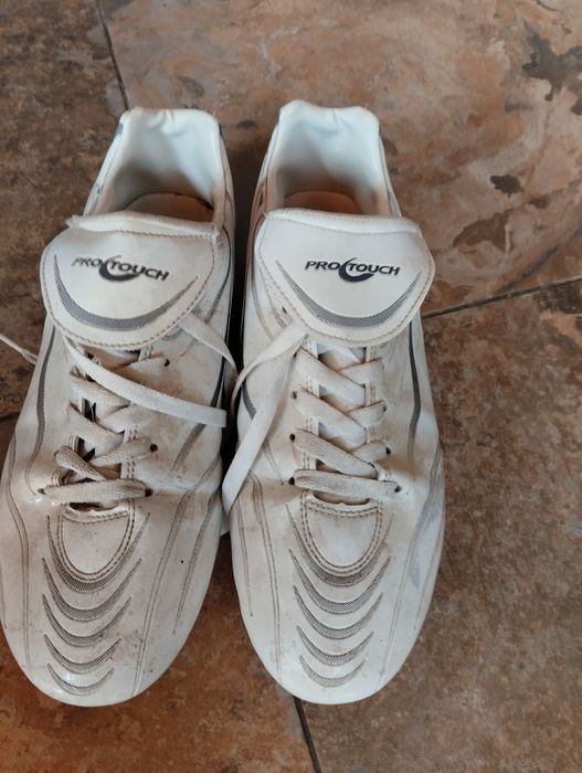 Adidași fotbal teren