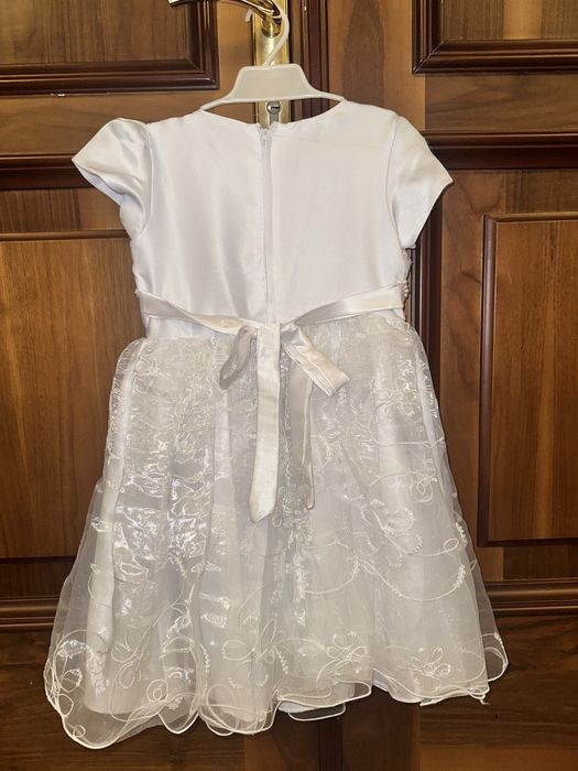 Платье нарядное белое