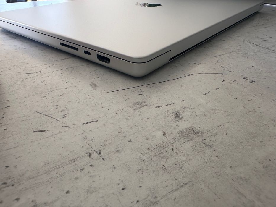 MacBook Pro 16" M4 MAX 16CPU, 40GPU, 48RAM, 1TB SSD, ГАРАНЦИЯ 7.2028г