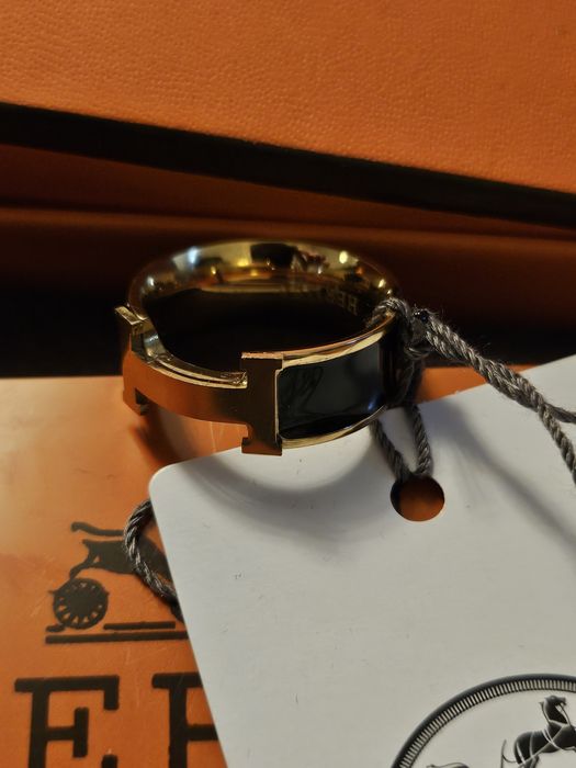 Inel h negru cu auriu unisex