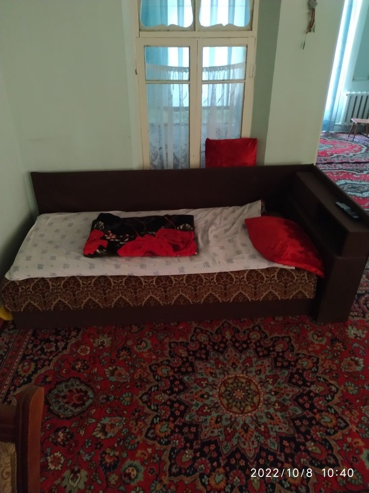 Икки кишили кровать матраси билан российски ва Бир кишила катта кроват