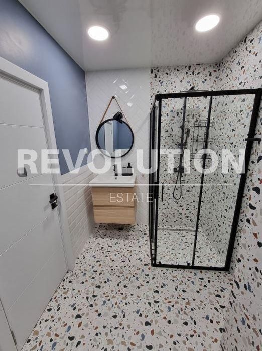 Дава се под наем Двустаен апартамент в Варна, Левски - 90 кв.м за 757.86 € - Снимка #3