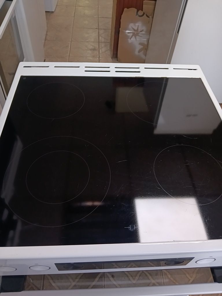 Свободно стояща печка с керамичен плот Gorenje 2 години гаранция!
