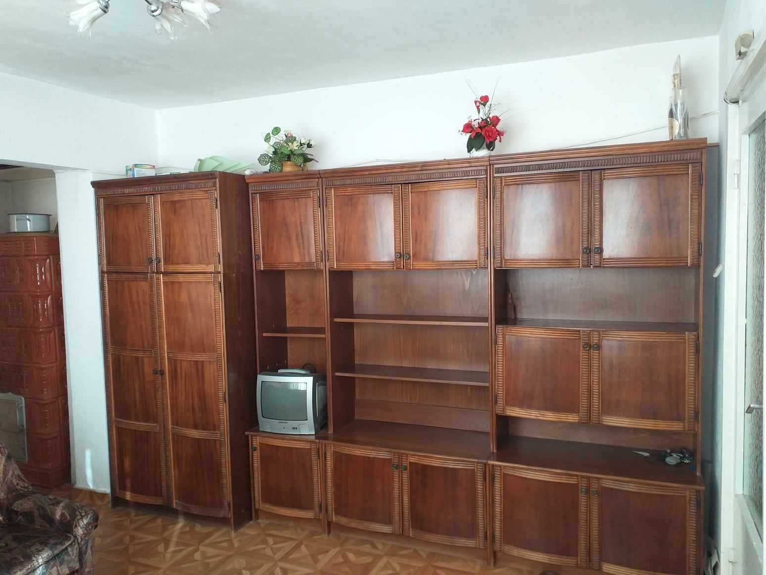 Vand un apartament cu trei camere