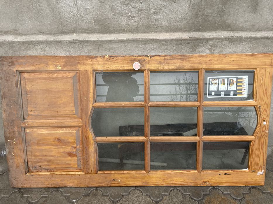 Деревянная дверь