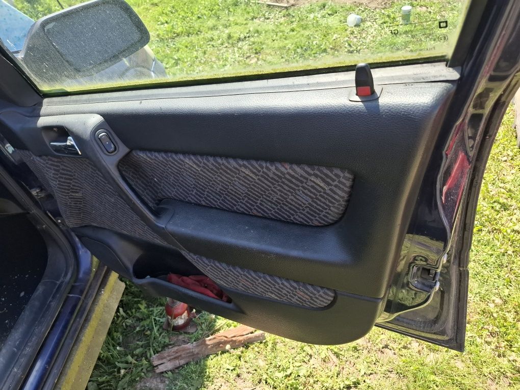 Dezmembrez  Opel Astra G 2001