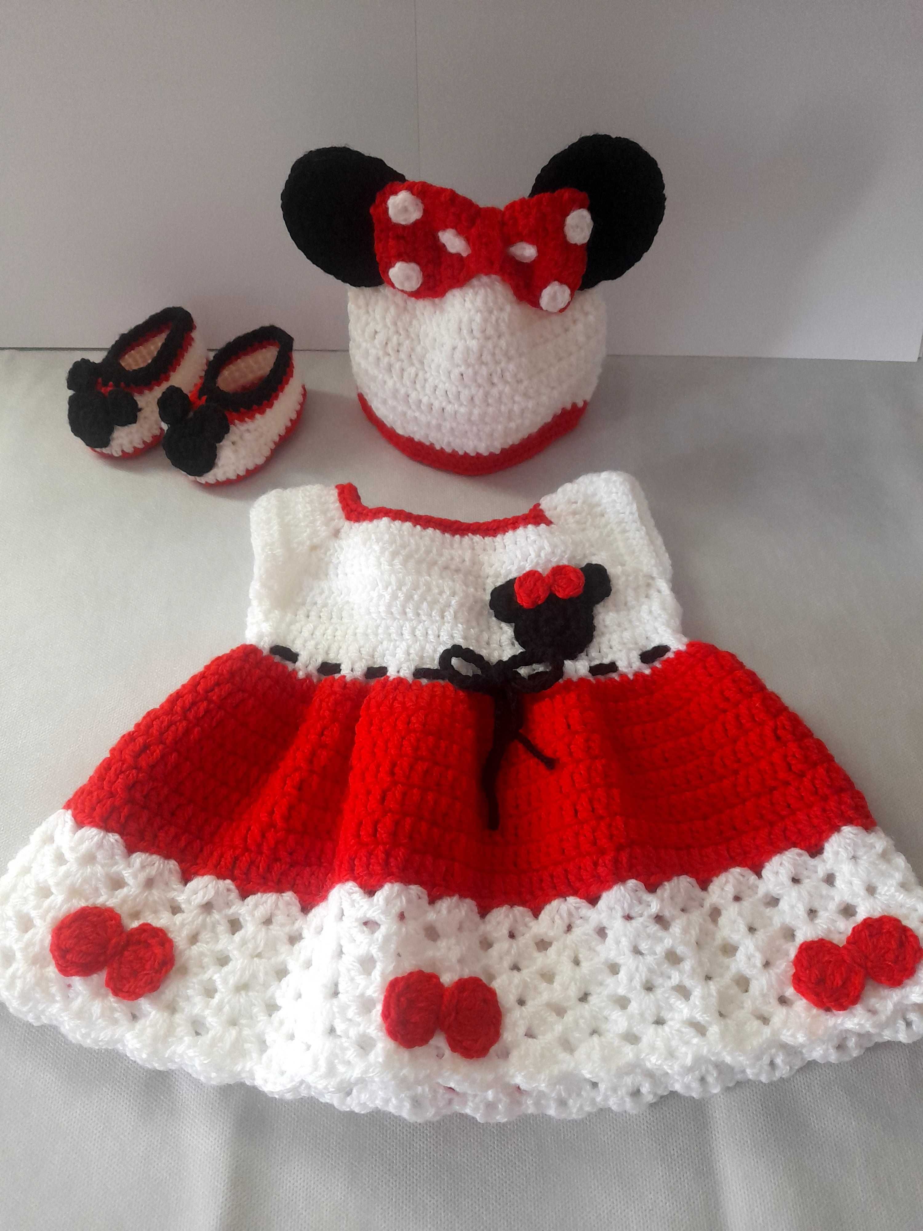 Paturică, rochiță, botoșei, căciuliță Minnie Mouse crosetate