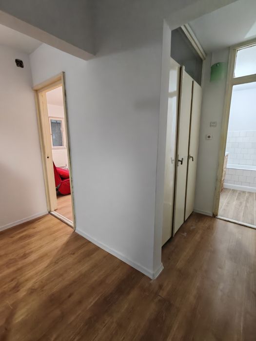 Închiriez apartament 4 camere
