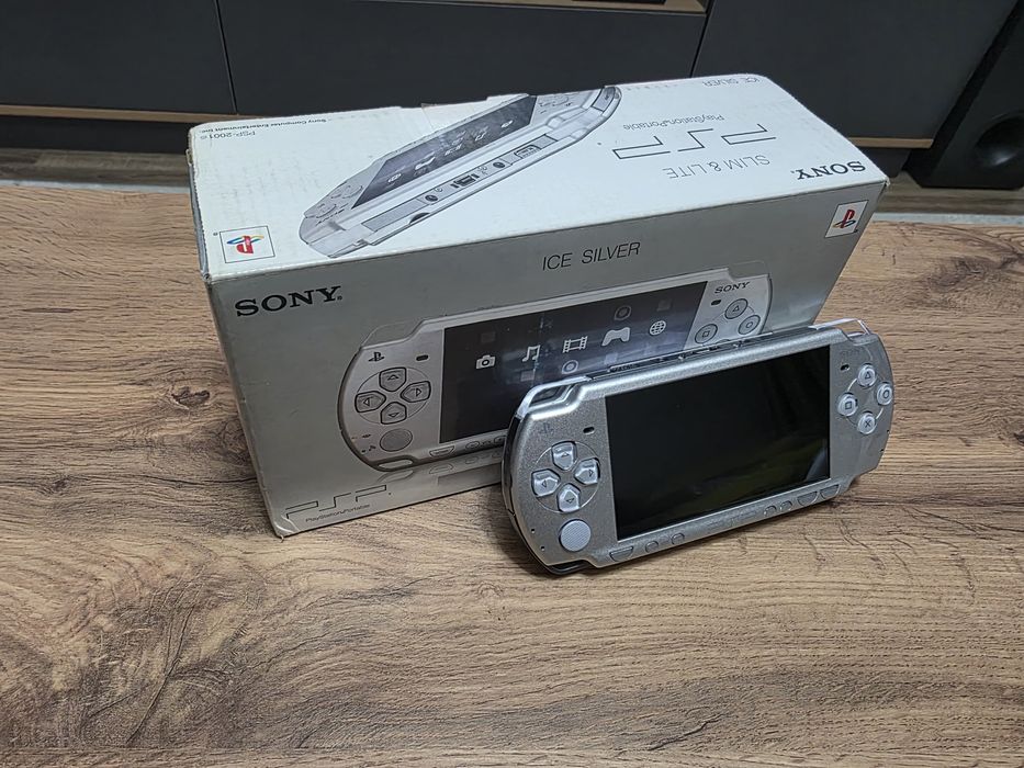 Игровая приставка PSP 2000 Ice Silver