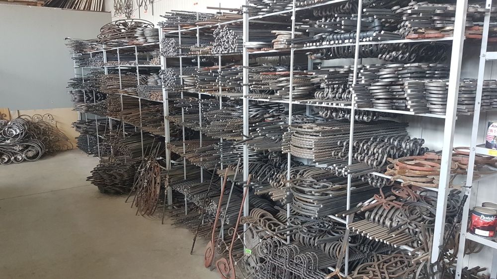 Ковано желязо - декоративни елементи за парапети, врати и огради