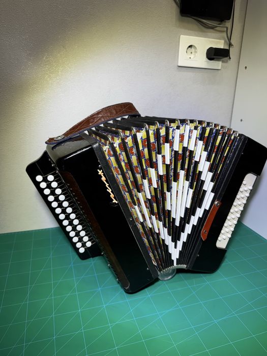 Продается гармонь Восток