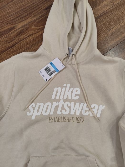 Нов суичър на Найк,с етикети.