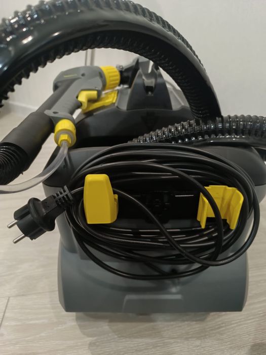 Моющий пылесос Karcher Puzzi 10/1