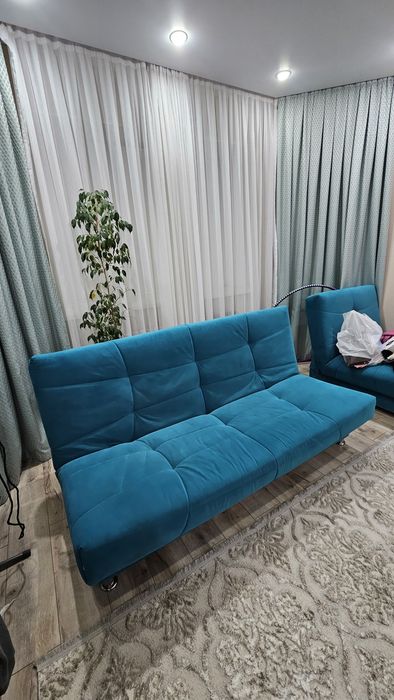 Угловой диван. Можно ставить отдельно,можно скрепить вместе.Раскладные