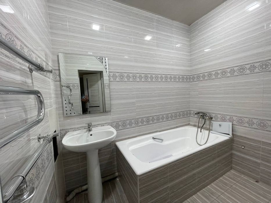 Продаётся квартира под нежилое на Ул Садык Азимова Ор Рес Эфенди