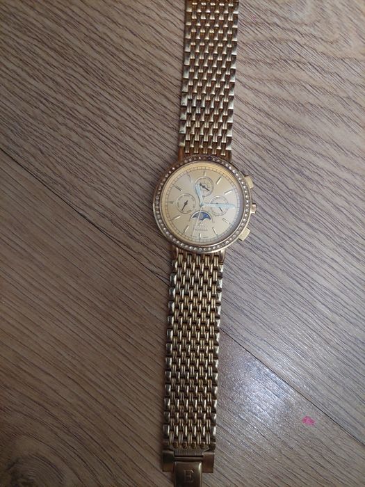 Ceas de mână auriu