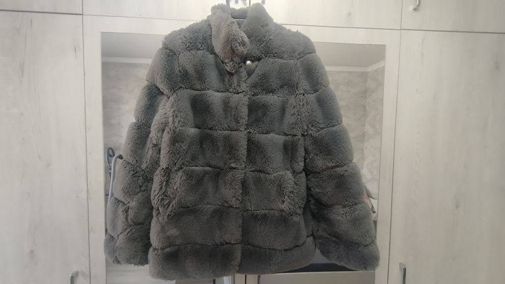 Отдам шубку на девочку