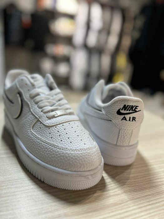 Adidasi Nike airforce 1.