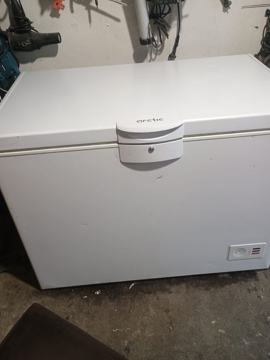 Vand doua lazi frigorifice Arctic