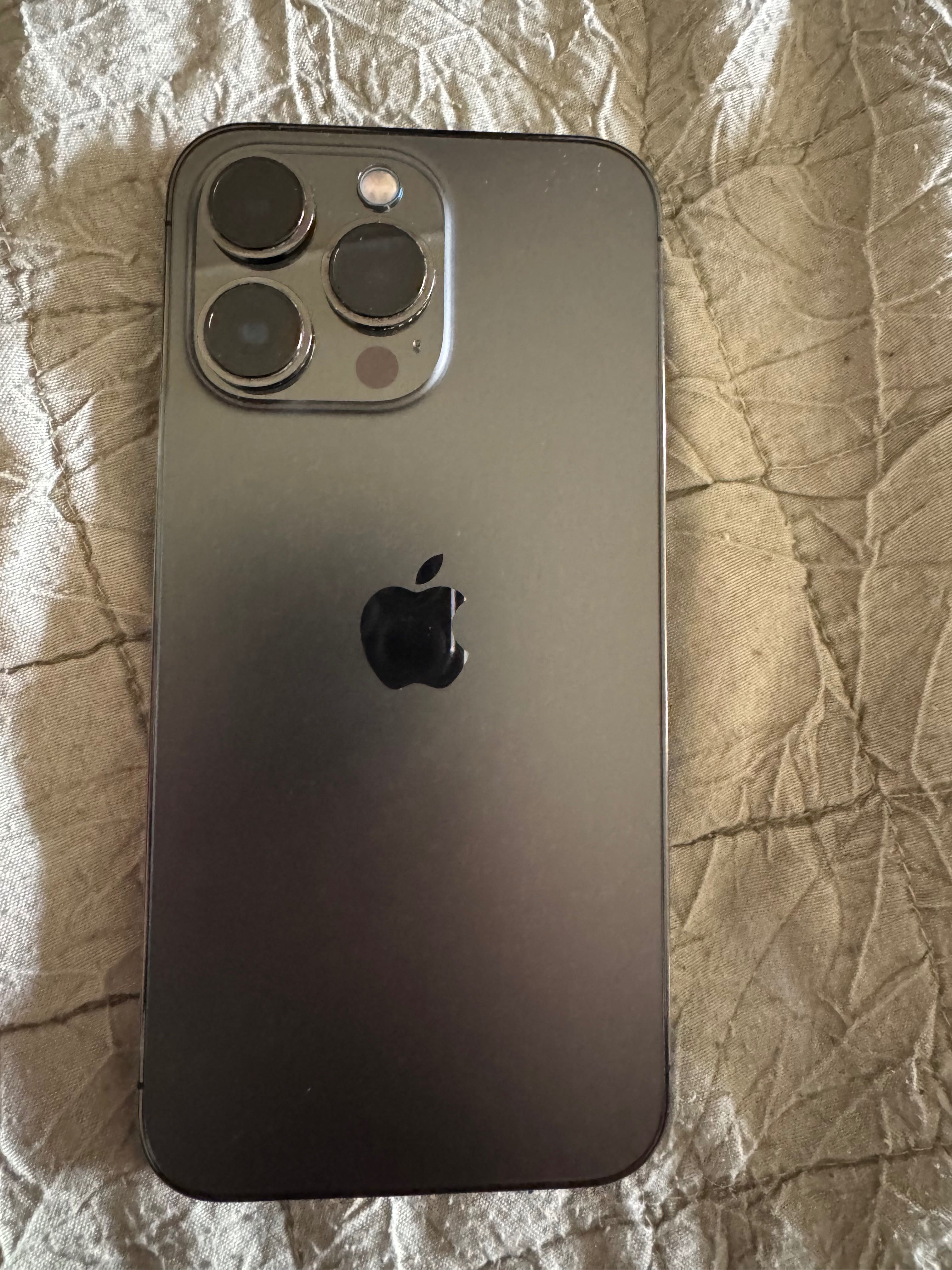 Продавам Iphone 13 pro 128 gb
