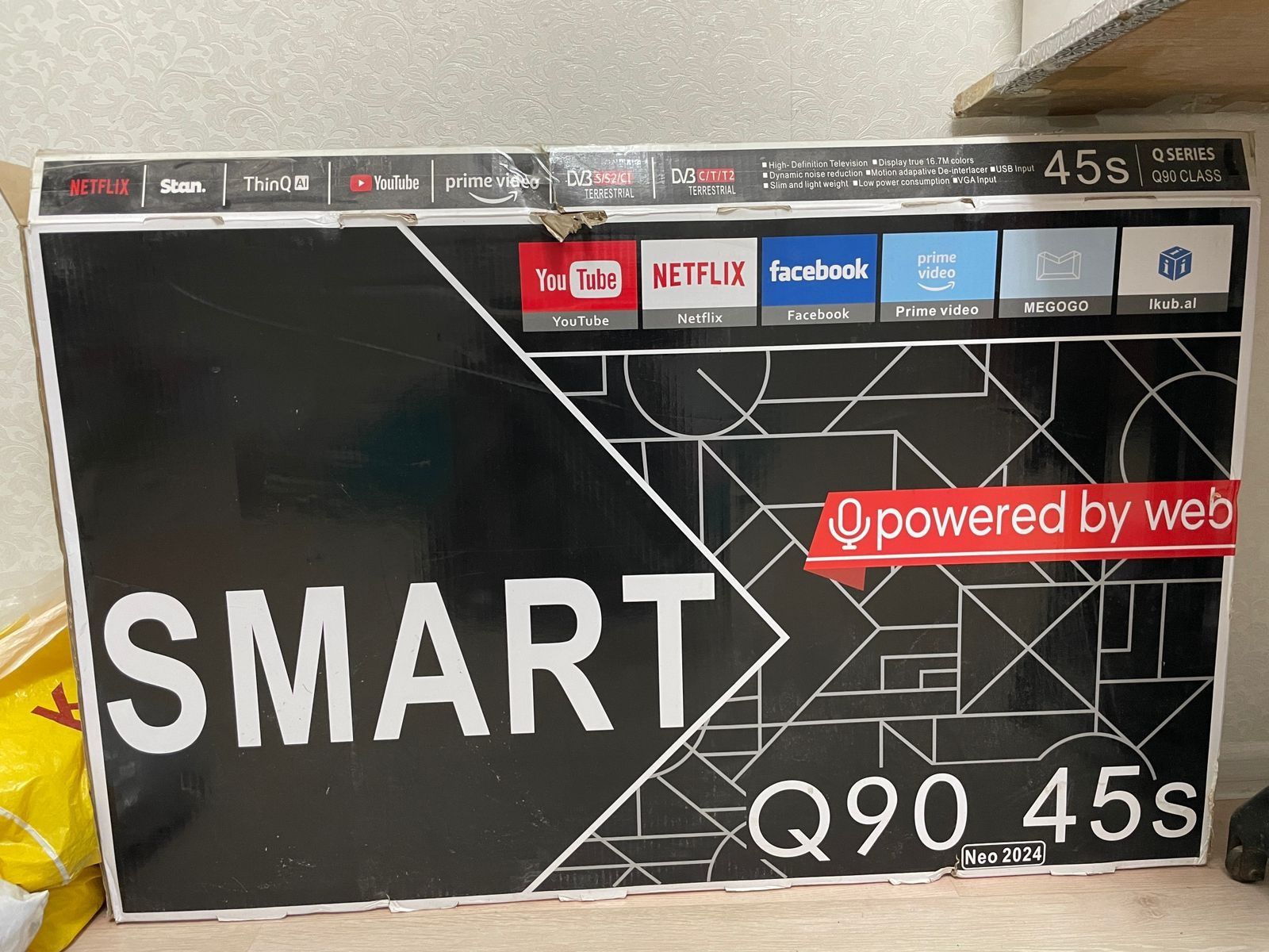Телевизор марки Smart Q9