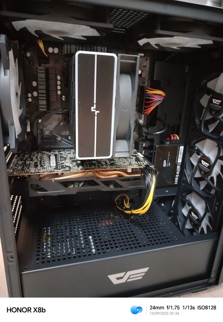 Геймърски компютър НОВ! RYZEN 5 3600 / 16GB RAM