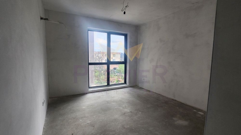 Продава се Тристаен апартамент в Варна, Бриз - 150 кв.м за 2160 €/кв.м - Снимка #1