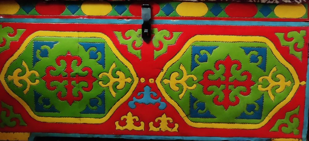 Ағаштан жасалған сандық. Жақсы сақталған, бағасы 60000 тг