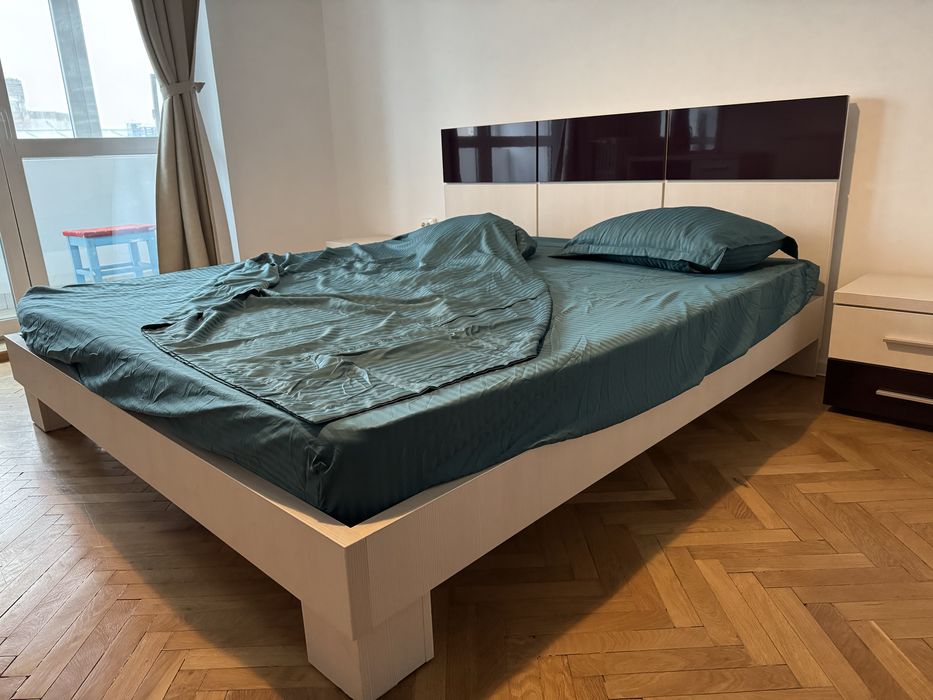 Dormitor Complet: Pat, saltea, dulap, noptiere, comoda, masa machiaj