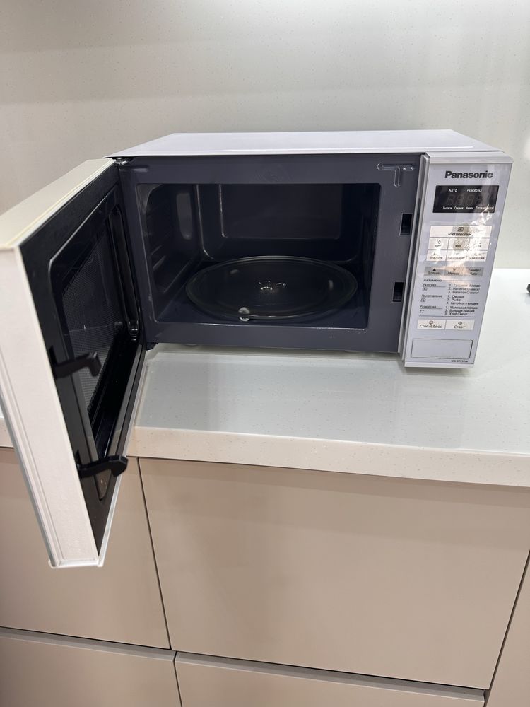 Продам микроволновую печь Panasonic