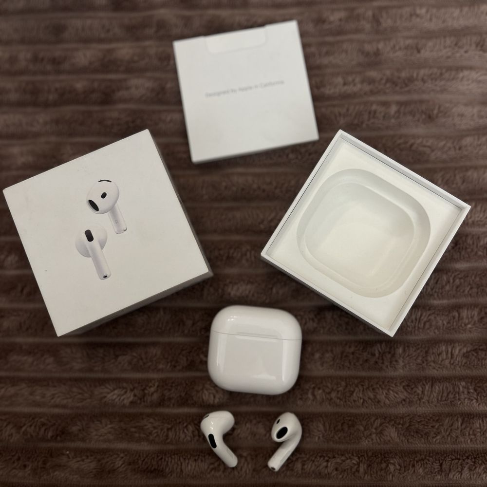 Apple AirPods 4 ANC