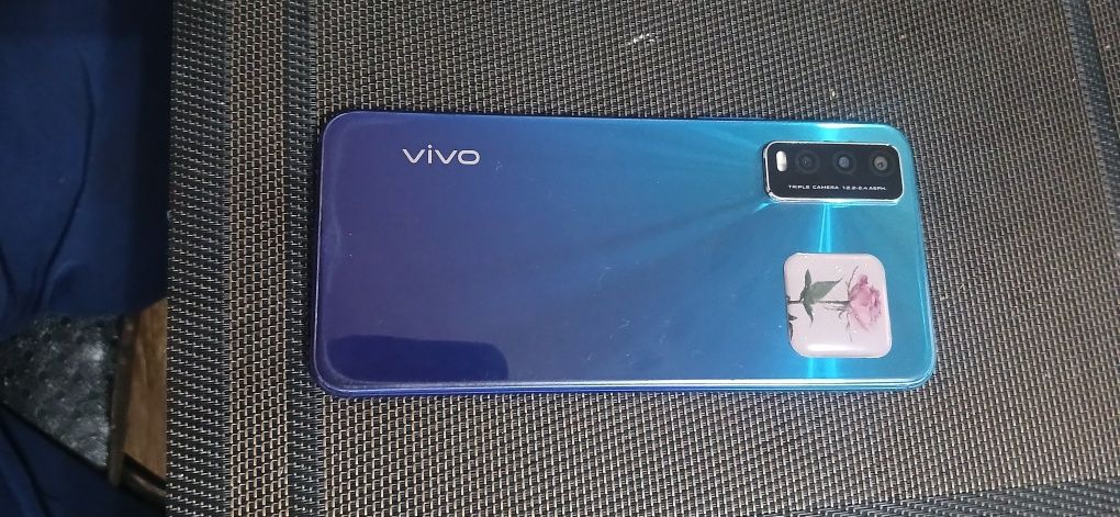 продам Vivo Y20  64гб