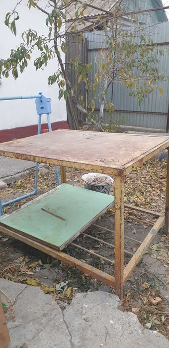 Продам железный стол