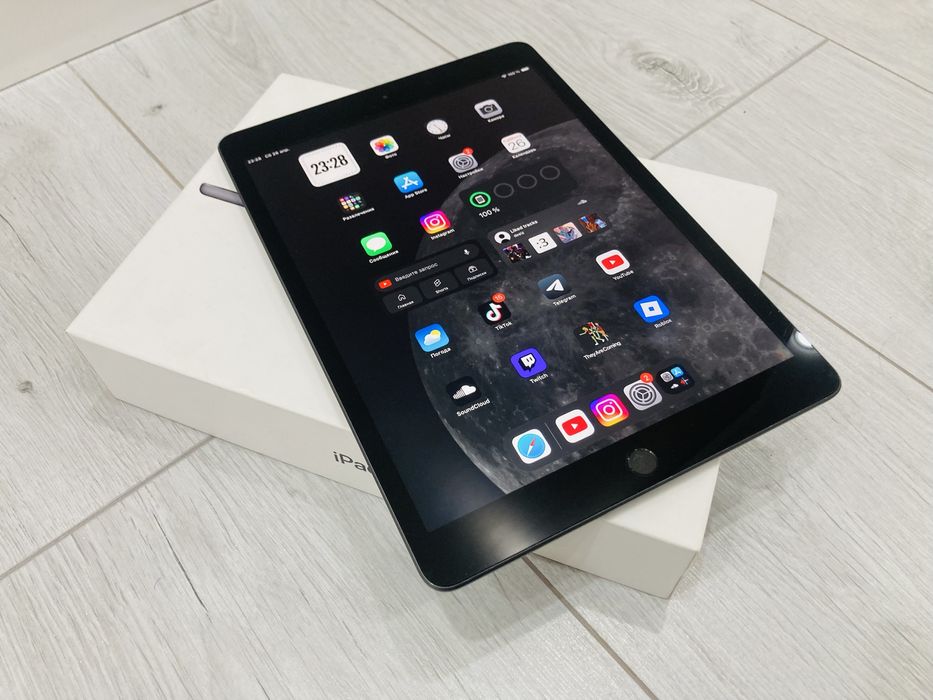  Apple iPad 8 32Gb Wi-Fi + LTE (коробка, документы)