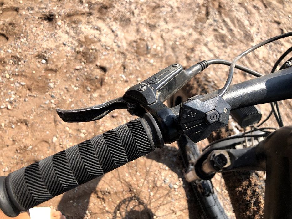 Elektricheskiy velosiped sotiladi