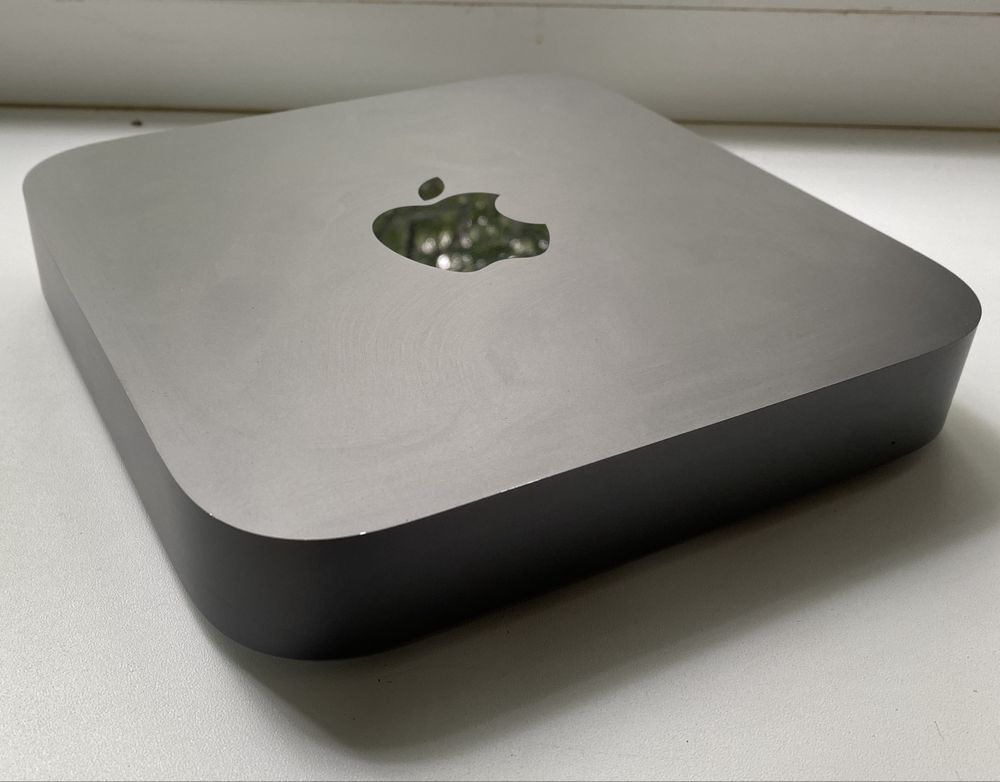 Mac mini 2018 i3 16RAM