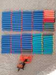 Pistol Nerf și 100 gloanțe noi