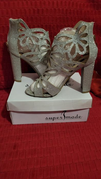 Sandalute drăguțe de vara ,perfecte pentru o petrecere