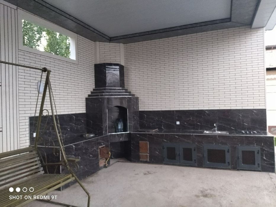 Dacha oq toshda joylashkan