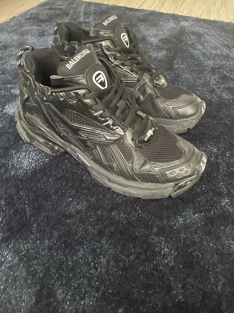 Balenciaga runners black