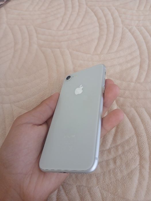 Vând sau schimb iphone 8