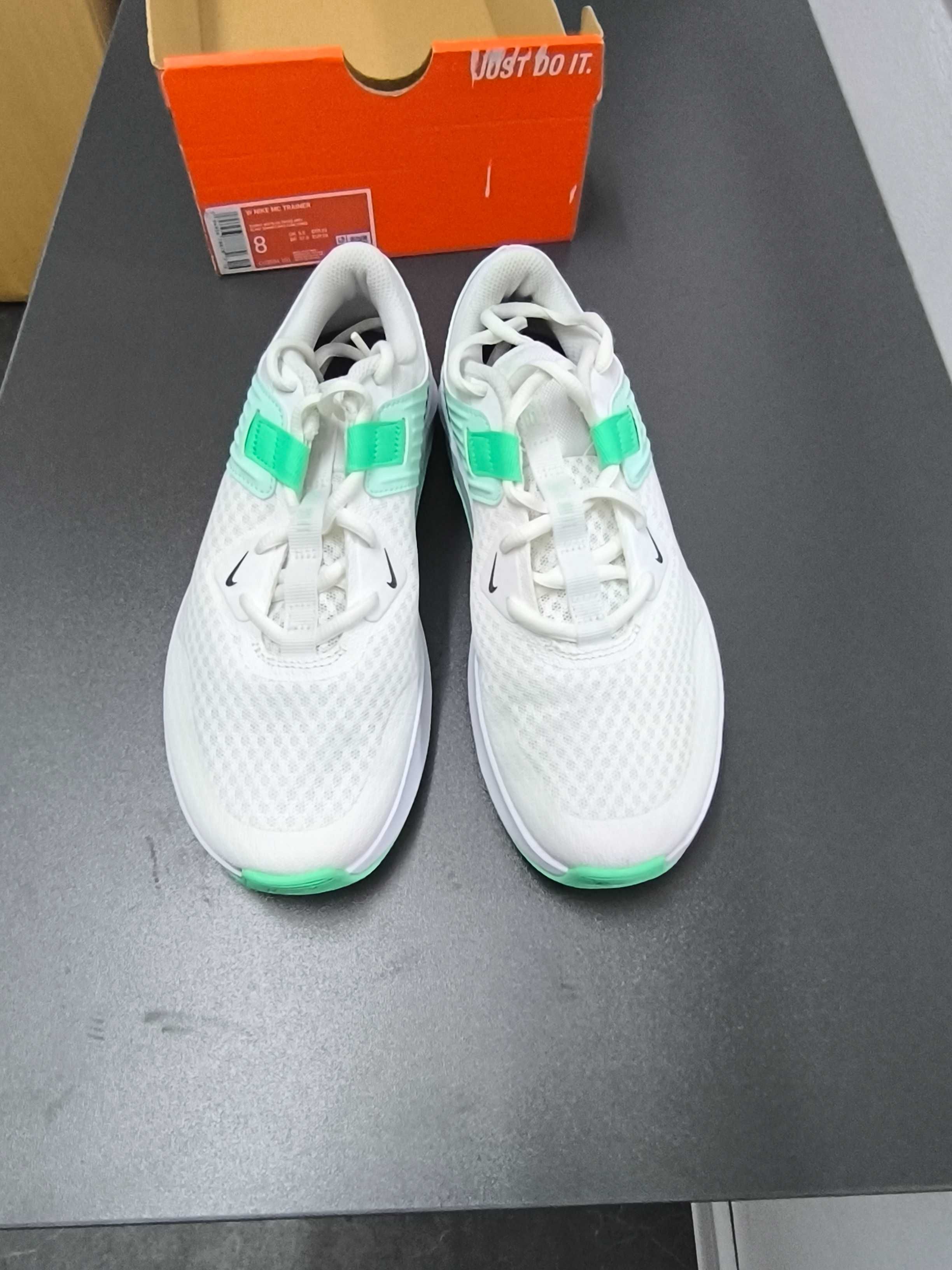Дамски маратонки Nike