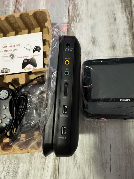 DVD Player portabil Philips PD7032/12, doua monitoare, NOU